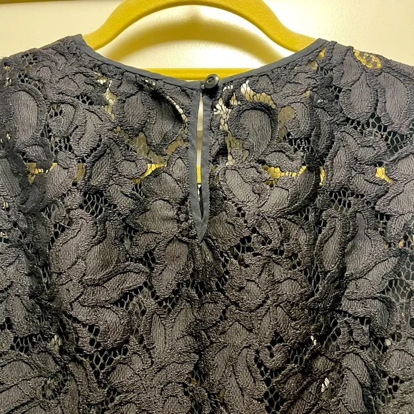 Diane von Furstenberg black lace top size 0 - Picture 3 of 4